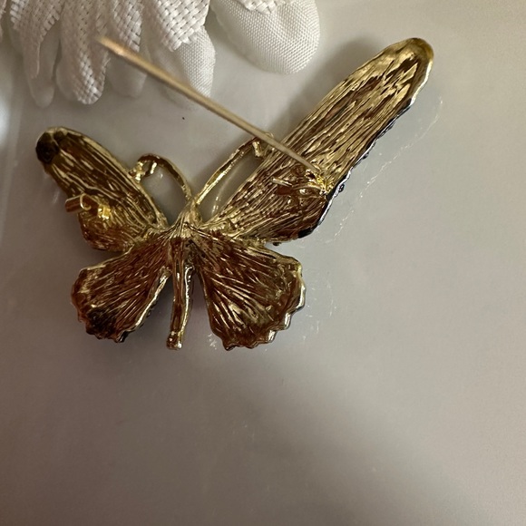 Butterfly Rhinestones Pin/Brooch - Picture 9 of 10